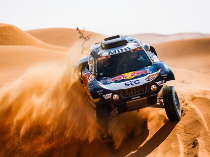 Carlos Sainz y Lucas Cruz, en un momento de la sexta etapa del Dakar.