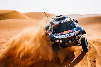 Carlos Sainz y Lucas Cruz, en un momento de la sexta etapa del Dakar.