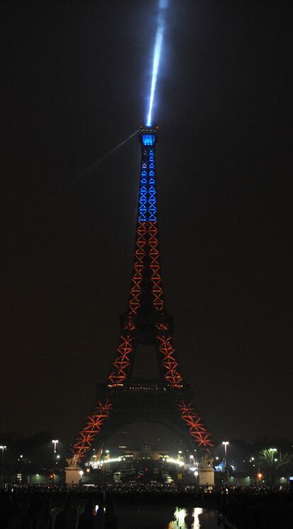 París muestra al mundo un espectáculo de luces en el 120 aniversario de su monumento más popular.