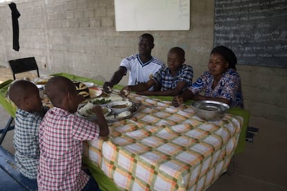 La familia de Alfons Kaweye, en Yamena.