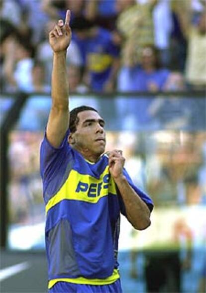 Un gesto típico de Tévez tras marcar un gol.