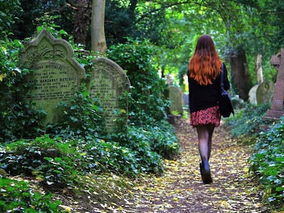 Paseo por el cementerio de Highgate, en Londres. 