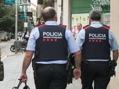 Una policía española
