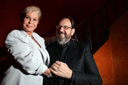 Lina Morgan y José María Pou en el estreno de <i>La vida por delante</i> en el teatro La Latina.