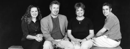 Retrato de família com Beck Weathers, a mulher Peach e os filhos do casal, Beck II e Meg.