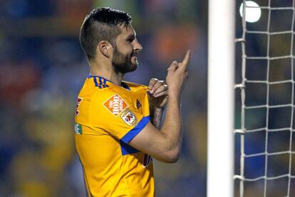 Gignac celebra su anotación. 