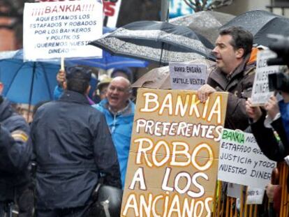 Protestas contra Bankia ante la Audiencia Nacional 