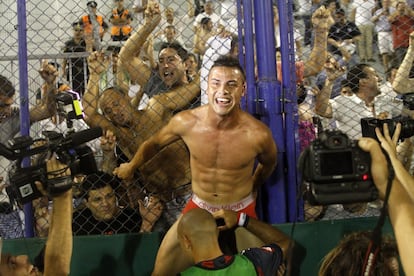 Héctor Villalba celebra tras coronarse campeón 