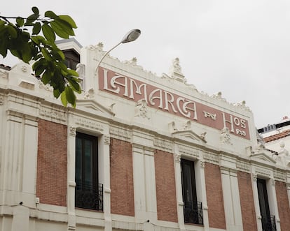 El edificio Lamarca, antigua fábrica de carruajes que hoy acoge el gimnasio, el restaurante y la tienda de las hermanas Capriles.