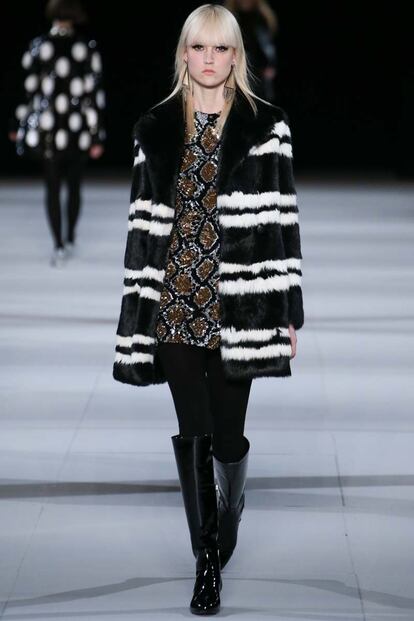 Saint Laurent resucita a Edie Sedgwick en la pasarela