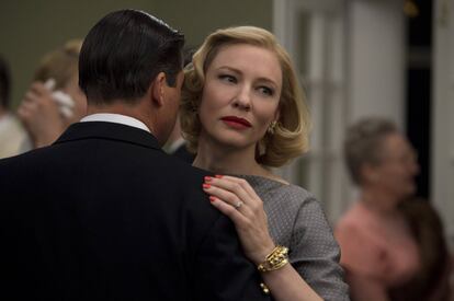 Cate Blanchett, en un fotograma de la película 'Carol', es otra de las nominadas a mejor actriz 2016.