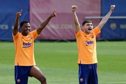 Ansu Fati y Pedri, en uno de los últimos entrenamientos del Barcelona, en Sant Joan Despí.