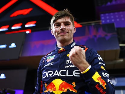 Verstappen celebra su primera 'pole' de la temporada.