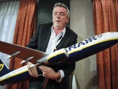 El presidente de Ryanair, Michael O'Leary, durante la rueda de prensa celebrada en Madrid para explicar algunos datos sobre el aterrizaje de emergencia de tres aviones de la compañía el pasado 26 de julio en el aeropuerto de Valencia que investiga AESA. EFE/Archivo