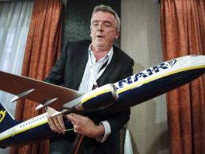 El presidente de Ryanair, Michael O'Leary, durante la rueda de prensa celebrada en Madrid para explicar algunos datos sobre el aterrizaje de emergencia de tres aviones de la compañía el pasado 26 de julio en el aeropuerto de Valencia que investiga AESA. EFE/Archivo