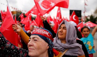 Manifestación en apoyo al presidente Erdogan, este miércoles en Estambul.