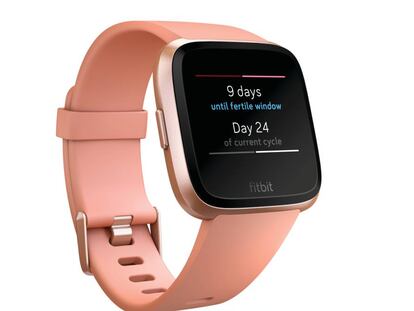 Fitbit Versa, con la app de control del ciclo menstrual.