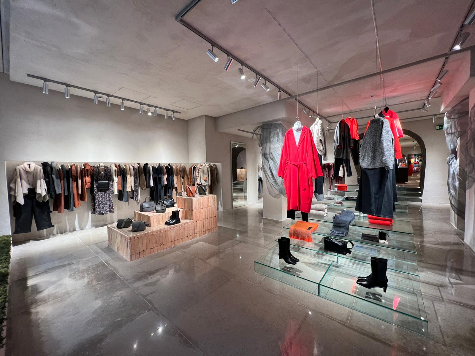 Adolfo Domínguez redujo un 19% sus pérdidas entre marzo y noviembre tras registrar ventas récord en 12 años