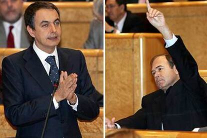 José Luis Rodríguez Zapatero, ayer en el Senado. A la derecha, el portavoz del PP, Pío García Escudero.
