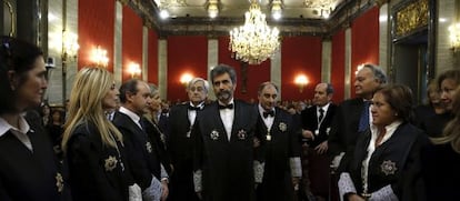El presidente del Poder Judicial, Carlos Lesmes (centro), el pasado 12 de diciembre, cuando tomó posesión del cargo.
