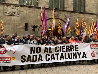 Trabajadores del matadero de pollos Sada protestan en Lleida. 