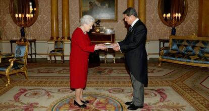 Trillo con la reina de Inglaterra, en octubre.