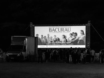 Mais de 2.000 pessoas foram assistir a pré-estreia de Bacurau no povoado Barra, no Rio Grande do Norte.