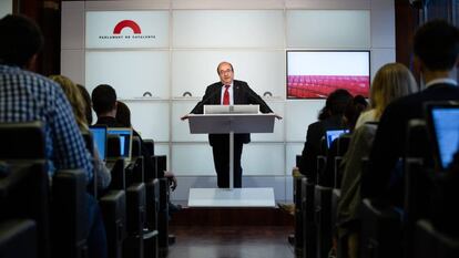 El primer secretario del PSC, Miquel Iceta, durante una rueda de prensa en el Parlamento catalán. 