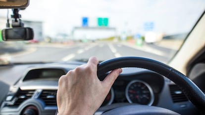 Los mejores objetos de seguridad para viajar en coche que debes llevar