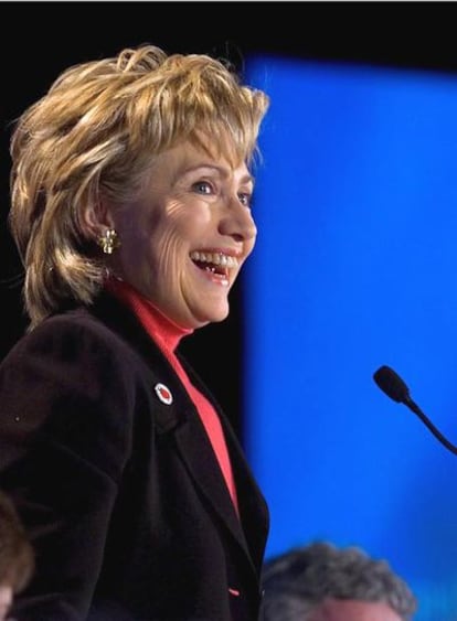 La candidata demócrata a la presidencia de EEUU Hillary Clinton, se dirige a la delegación de la Asociación Nacional de Educación de New Hampshire en Concord, EEUU, el pasado viernes.