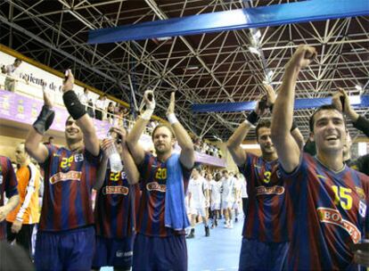 Los jugadores azulgrana festejan el triunfo.