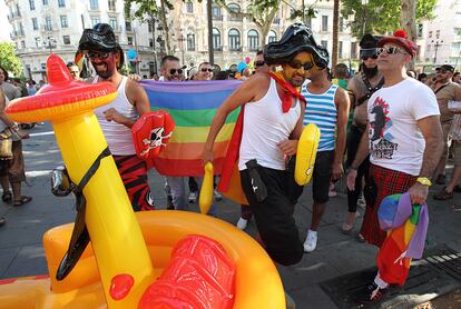 No faltó el humor a lo largo del recorrido y algunos se llevaron hasta la colchoneta, y eso que Sevilla no tiene playa.