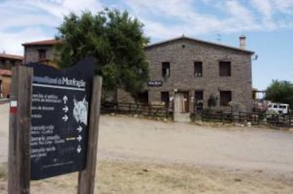 En la imagen, casa rural en Villarreal de San Carlos (Cáceres), corazón del Parque Nacional de Monfragüe. EFE/Archivo