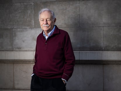 El escritor Eduardo Mendoza fotografiado en la Calle Balmes el martes 23 de nero de 2024.