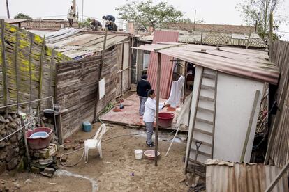 Los padres de Elza construyeron su propia casa, igual que otros recién llegados a la ciudad. 