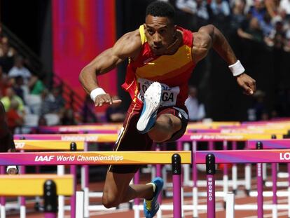 Orlando Ortega en la seminifnal de 110m vallas en Londres.