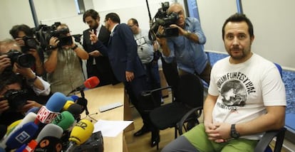 Teresa Romero's husband, Javier Limón, moments before his press conference.