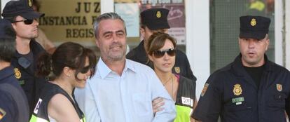 El exalcalde de Estepona Antonio Barrientos, durante su detención.