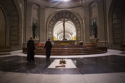 La tumba de Franco en el interior de la basílica del Valle de los Caídos en una imagen de archivo.