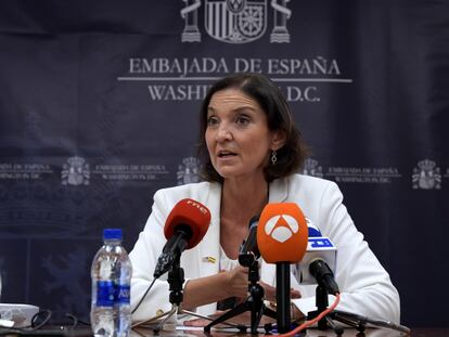 La ministra española de Industria, Comercio y Turismo, Reyes Maroto, este martes en la Embajada de España en Washington.
