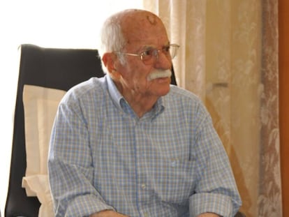 Paco Aura, uno de los últimos supervivientes del campo de concentración de Mauthausen, en su casa de Alcoy. /Foto cedida por el Ayuntamiento