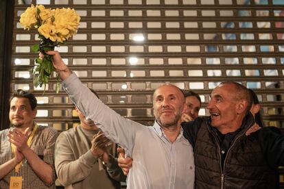 Jácome, candidato por Democracia Ourensana y actual alcalde de Ourense, celebra el resultado electoral el pasado domingo.