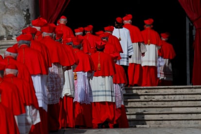Los cardenales ya anticipan el choque del cónclave: seguir a Francisco o echar el freno