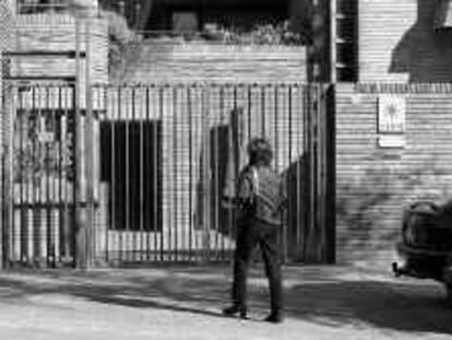 B37989 -(09/nov/00) - color - Escola Garbí en la C/ St. Mateu, 13-15, de Esplugues. - Foto: Joan Guerrero.