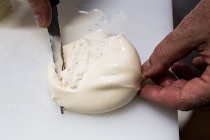 La burrata trufada de Biribil Brothers exhibe una cremosidad extrema.