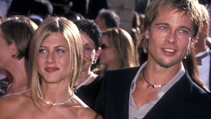 La prensa se empeño en colgarle a Jennifer Aniston la etiqueta de "Sad Jen" (triste Jen), tras su divorcio de Brad Pitt. Casada ahora con Justin Theroux, Aniston escribe cartas inspiradoras contra la presión de los tabloides y triunfa con papeles estelares en las comedias más taquilleras.