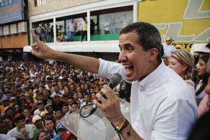 El líder opositor Juan Guaidó en un acto con sus seguidores en Carora (Venezuela).