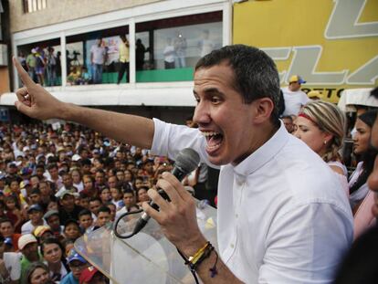El líder opositor Juan Guaidó en un acto con sus seguidores en Carora (Venezuela).