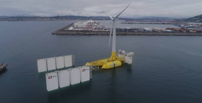 La turbina de Saitec ya flota en el agua.