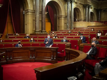 Un momento de la sesión plenaria celebrada este miércoles en el Parlament.
David Zorrakino (Europa Press)